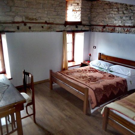 Ruols Guesthouse Gjirokastër Екстериор снимка