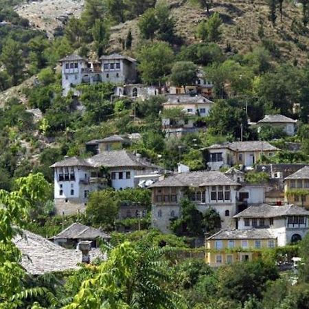 Ruols Guesthouse Gjirokastër Екстериор снимка