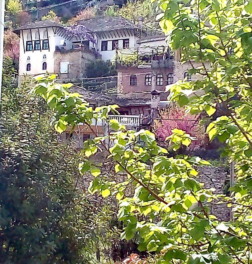 Ruols Guesthouse Gjirokastër Екстериор снимка