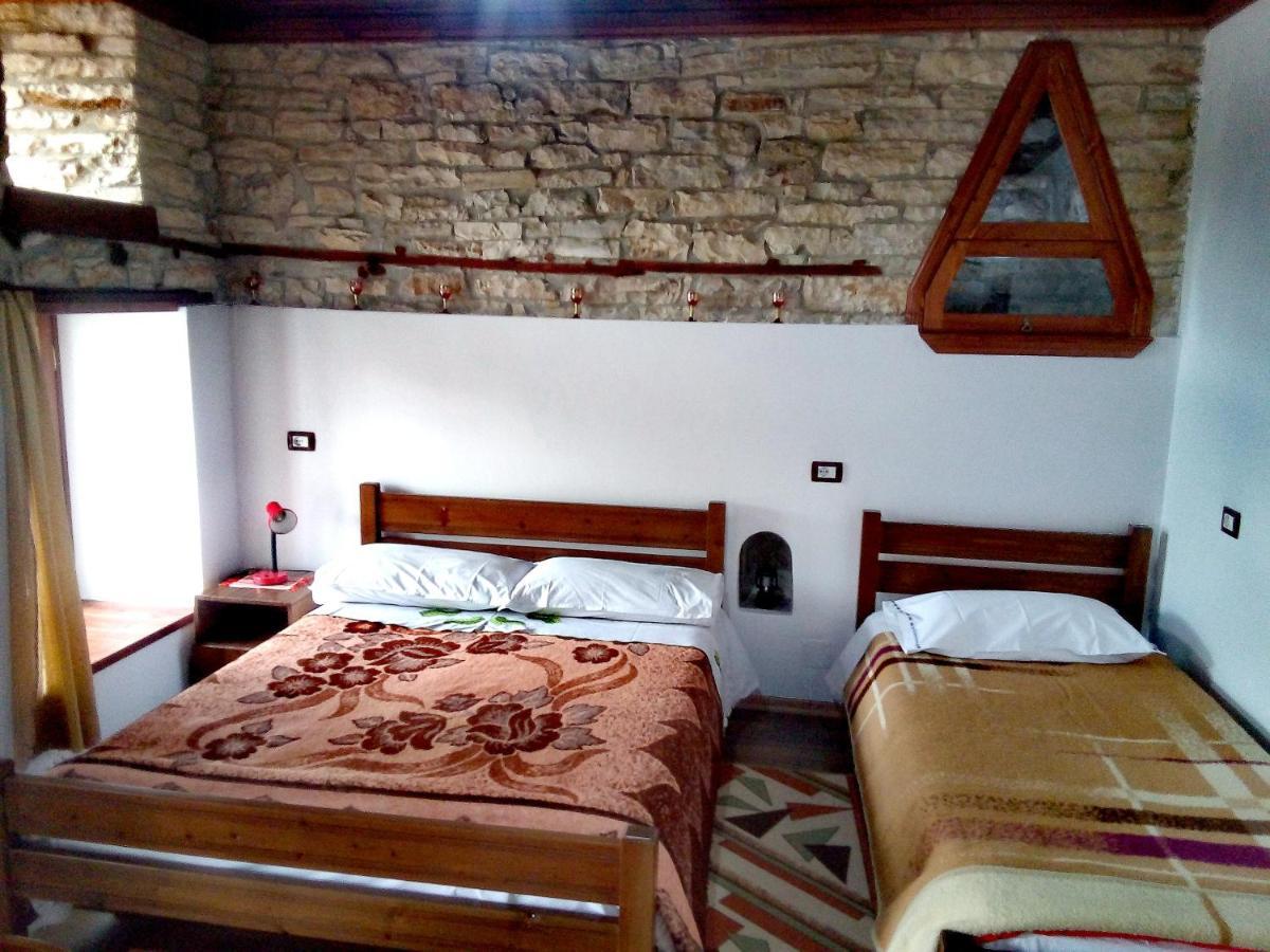 Ruols Guesthouse Gjirokastër Екстериор снимка