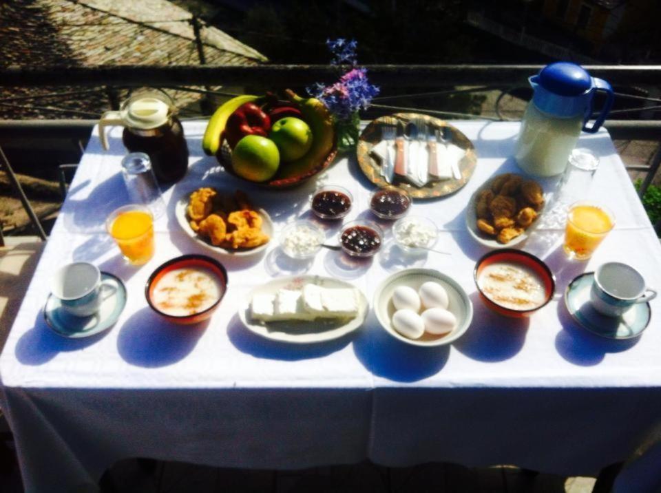 Ruols Guesthouse Gjirokastër Екстериор снимка