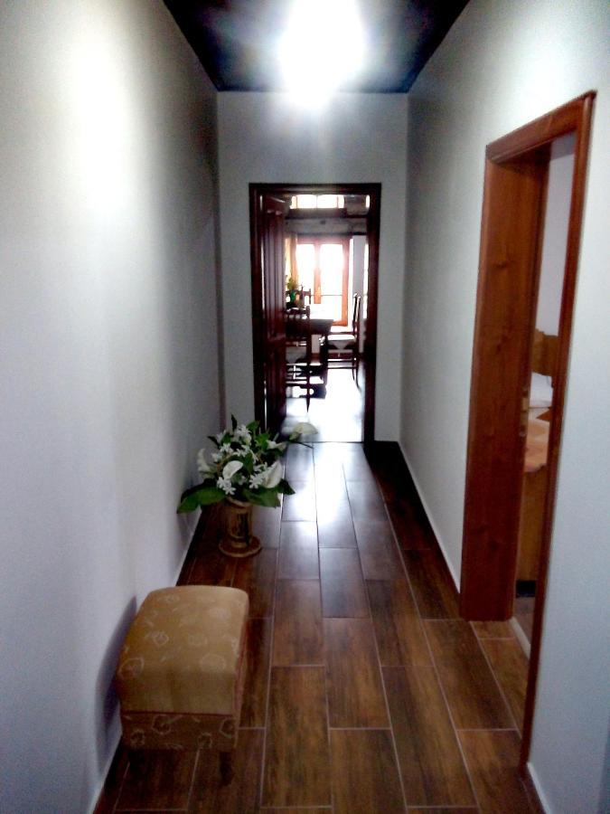 Ruols Guesthouse Gjirokastër Екстериор снимка