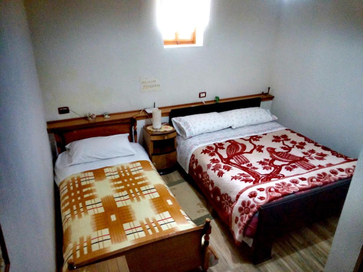 Ruols Guesthouse Gjirokastër Екстериор снимка