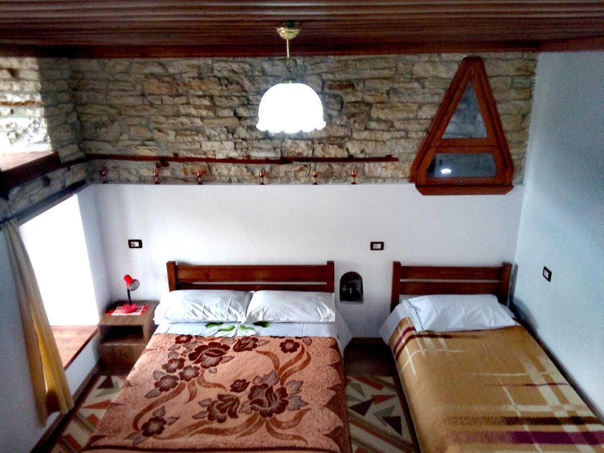 Ruols Guesthouse Gjirokastër Екстериор снимка