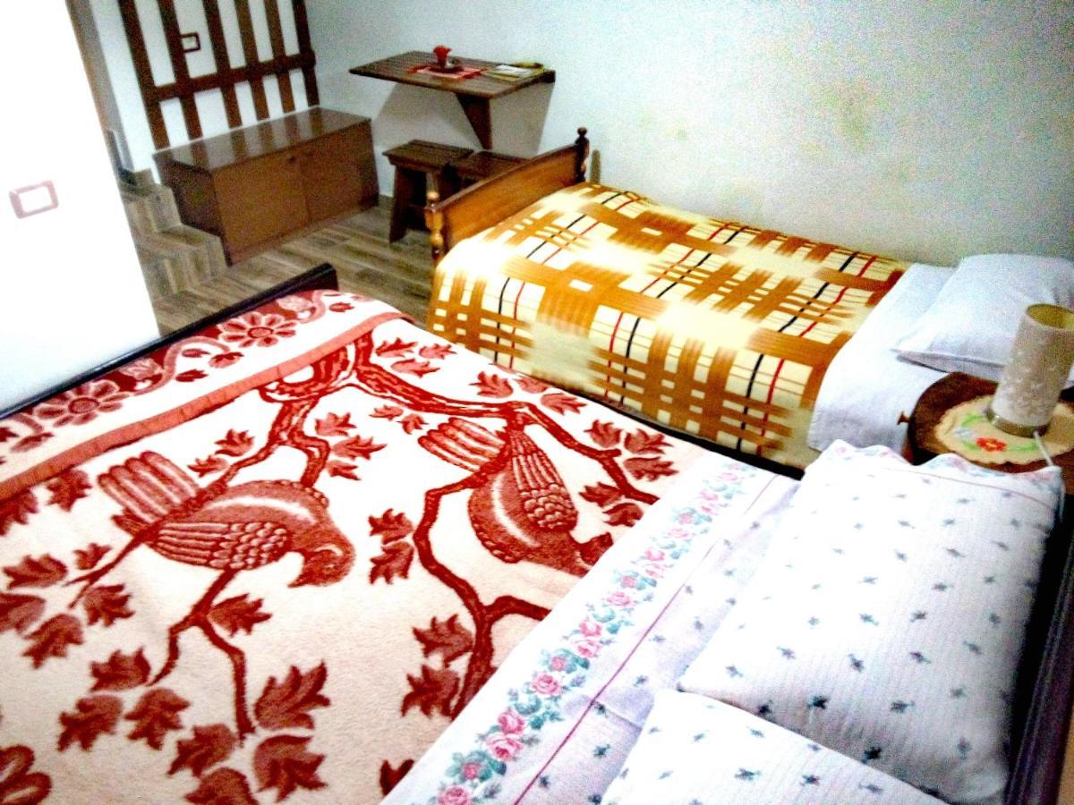 Ruols Guesthouse Gjirokastër Екстериор снимка