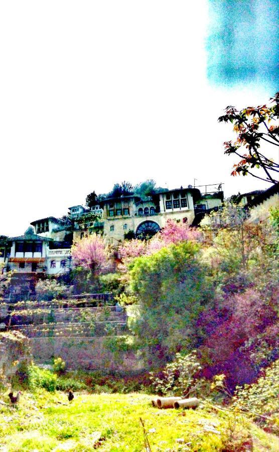 Ruols Guesthouse Gjirokastër Екстериор снимка