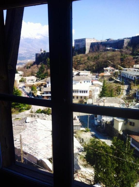 Ruols Guesthouse Gjirokastër Екстериор снимка