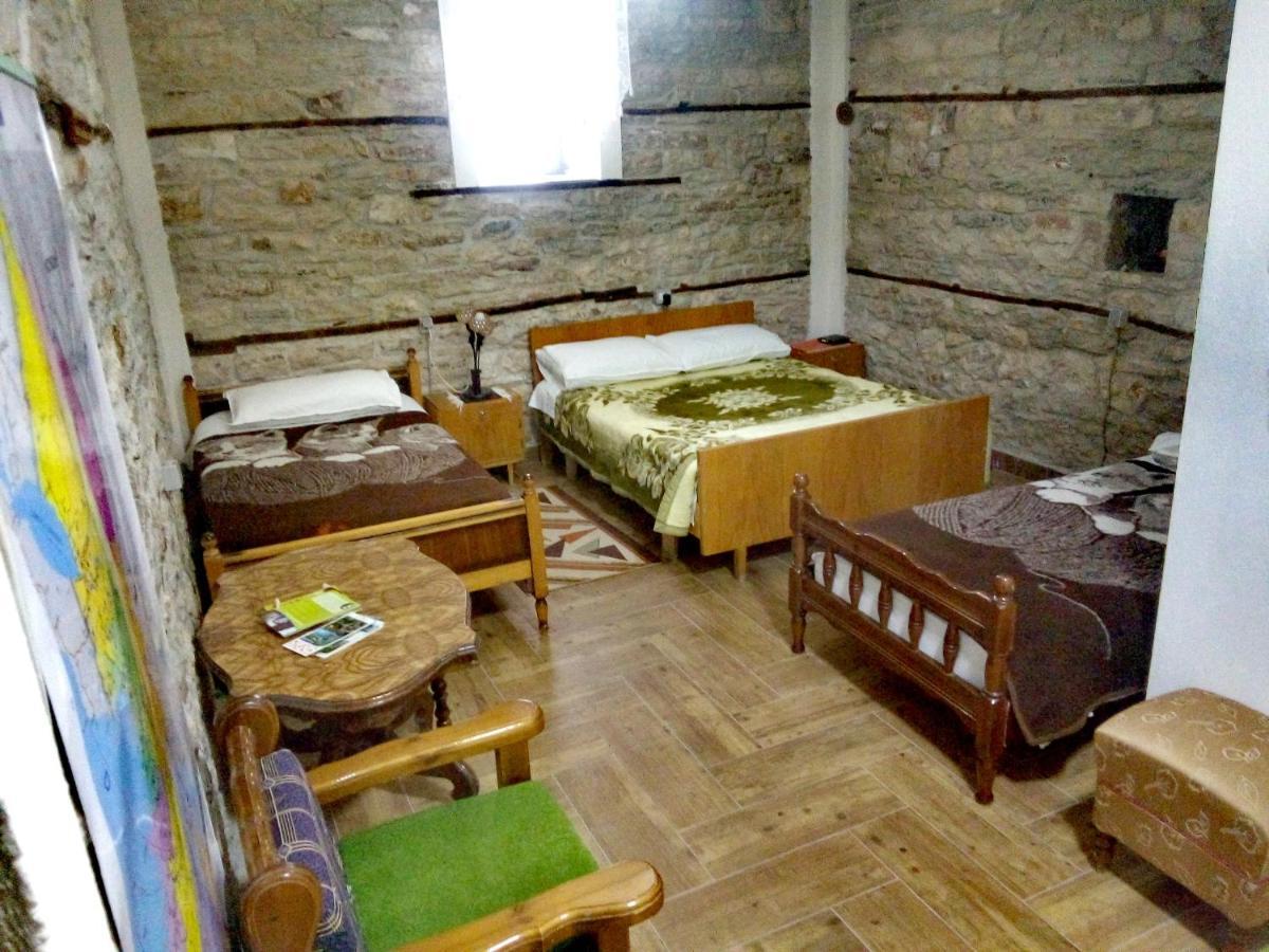 Ruols Guesthouse Gjirokastër Екстериор снимка