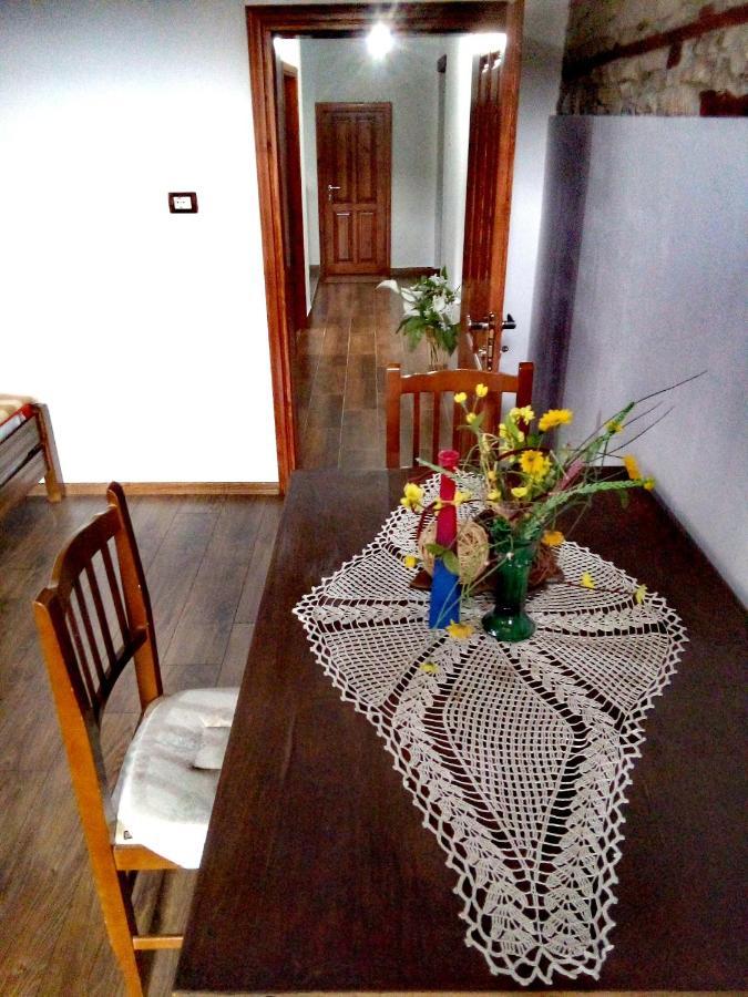 Ruols Guesthouse Gjirokastër Екстериор снимка