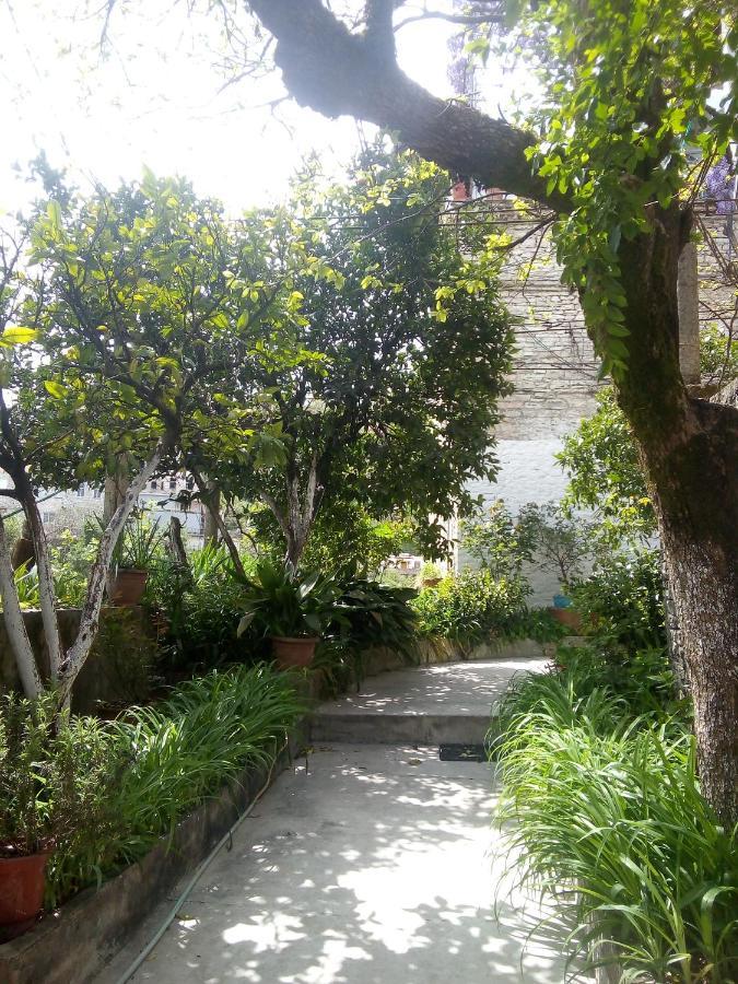 Ruols Guesthouse Gjirokastër Екстериор снимка