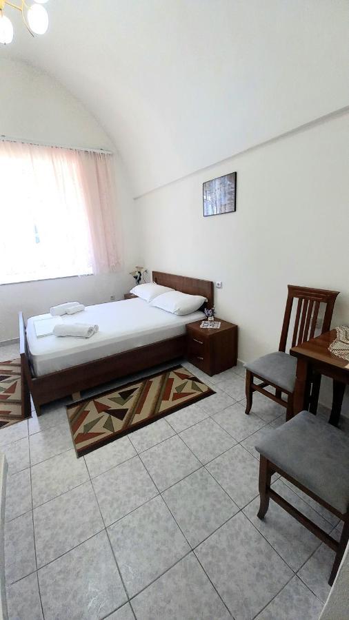 Ruols Guesthouse Gjirokastër Екстериор снимка