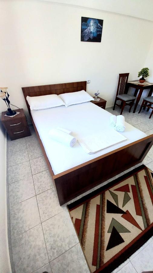 Ruols Guesthouse Gjirokastër Екстериор снимка