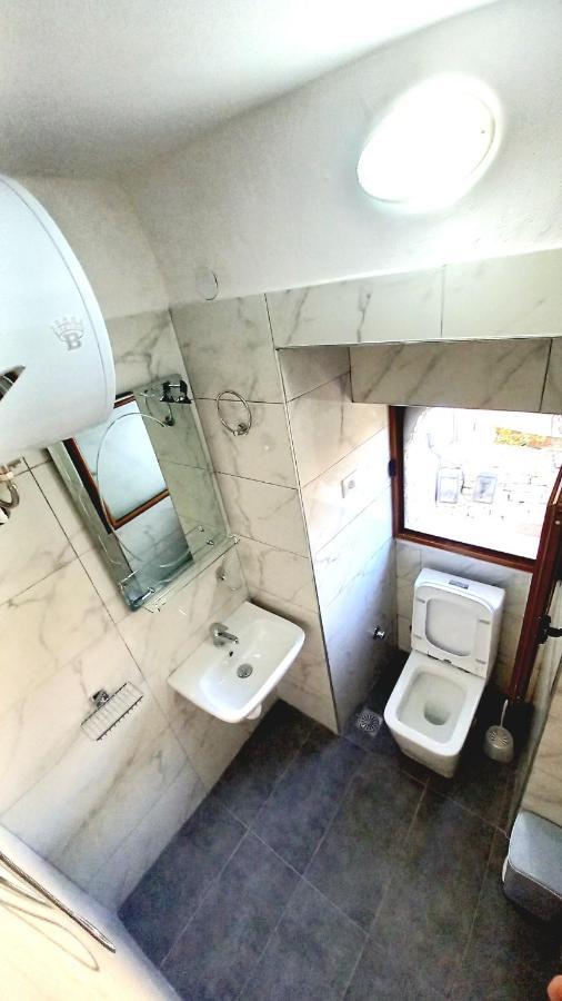Ruols Guesthouse Gjirokastër Екстериор снимка