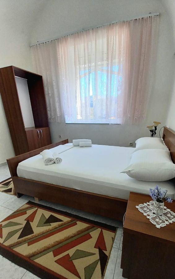 Ruols Guesthouse Gjirokastër Екстериор снимка